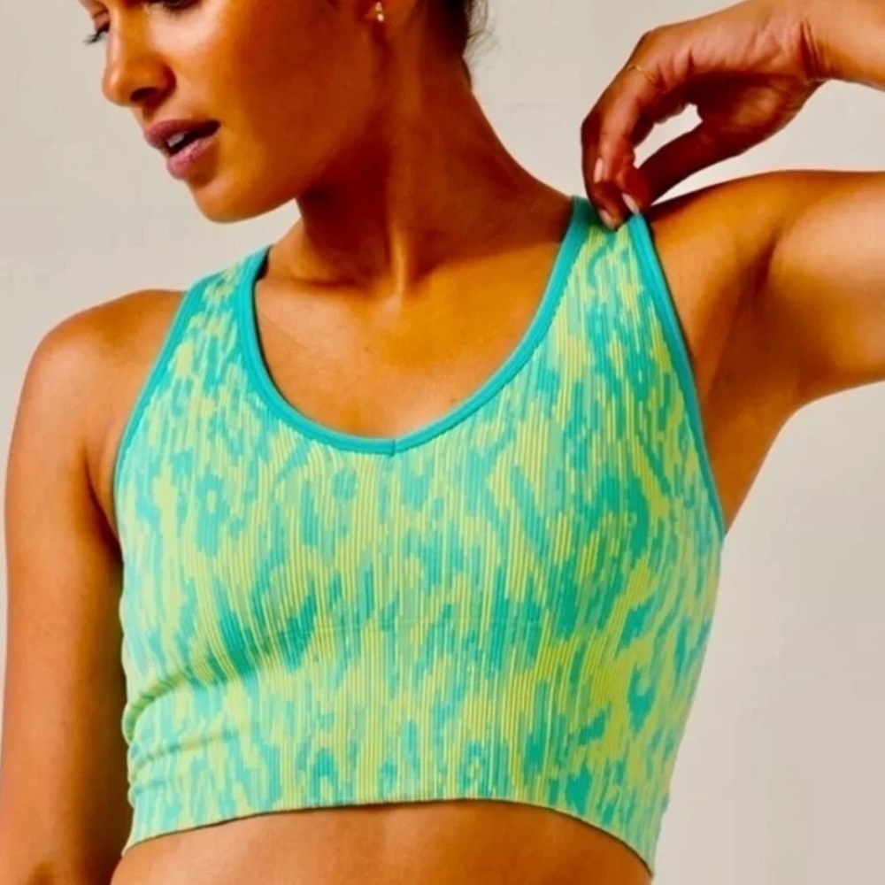 Athleta Aurora Borealis Green Ribbed Athletic Crop Top Small NEW. 995
